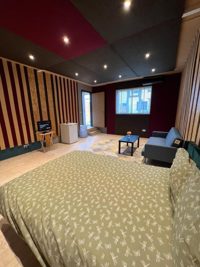 Newly Built Large Garden Ensuite Guest Studio Borehamwood Exterior photo