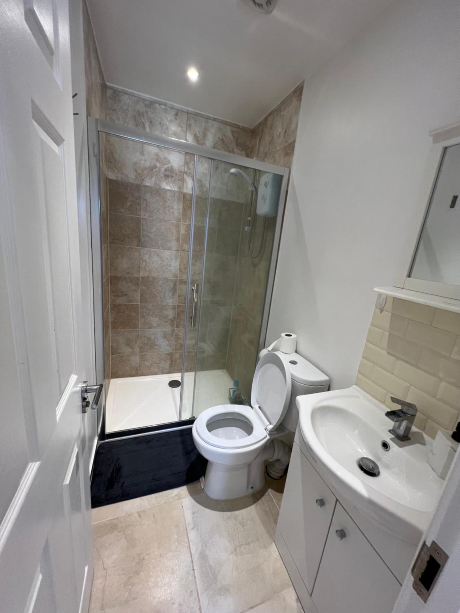 Newly Built Large Garden Ensuite Guest Studio Borehamwood Exterior photo