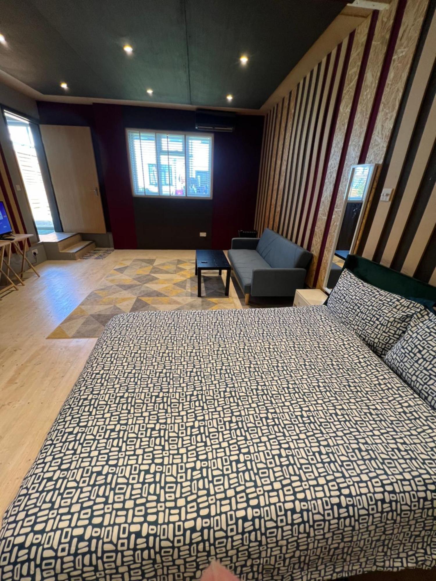 Newly Built Large Garden Ensuite Guest Studio Borehamwood Exterior photo